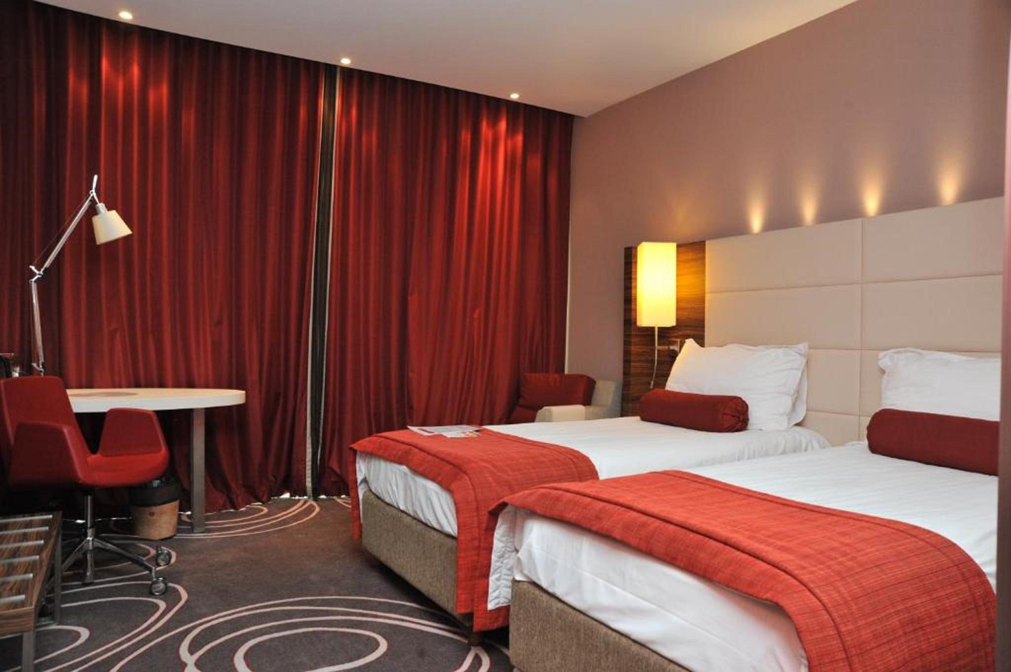Hotel Ramada Pitesti Piteşti Exterior foto