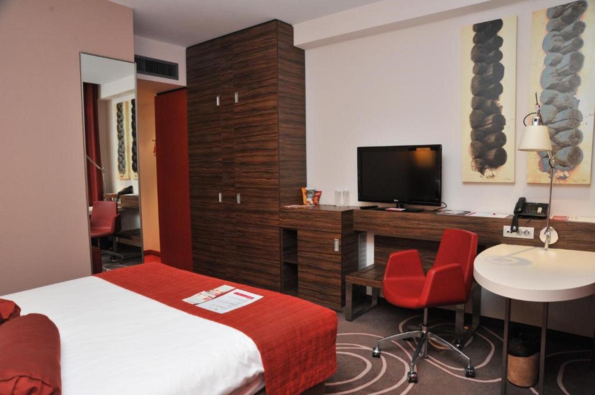 Hotel Ramada Pitesti Piteşti Exterior foto