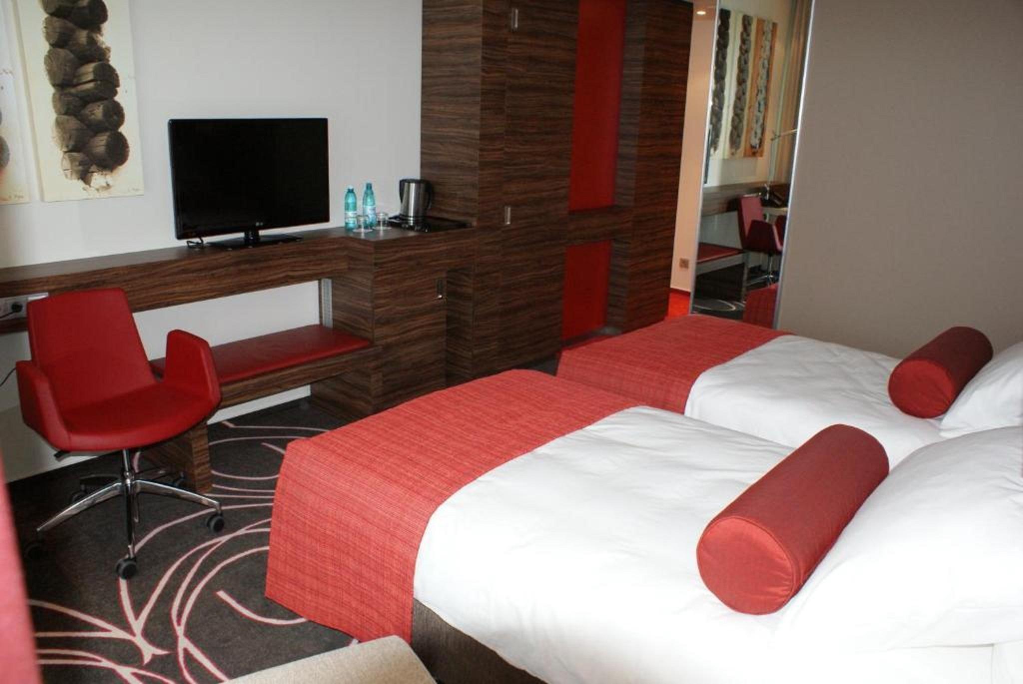 Hotel Ramada Pitesti Piteşti Exterior foto