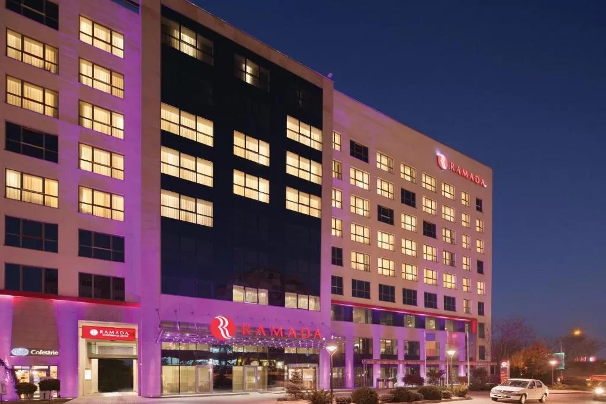 Hotel Ramada Pitesti Piteşti Exterior foto