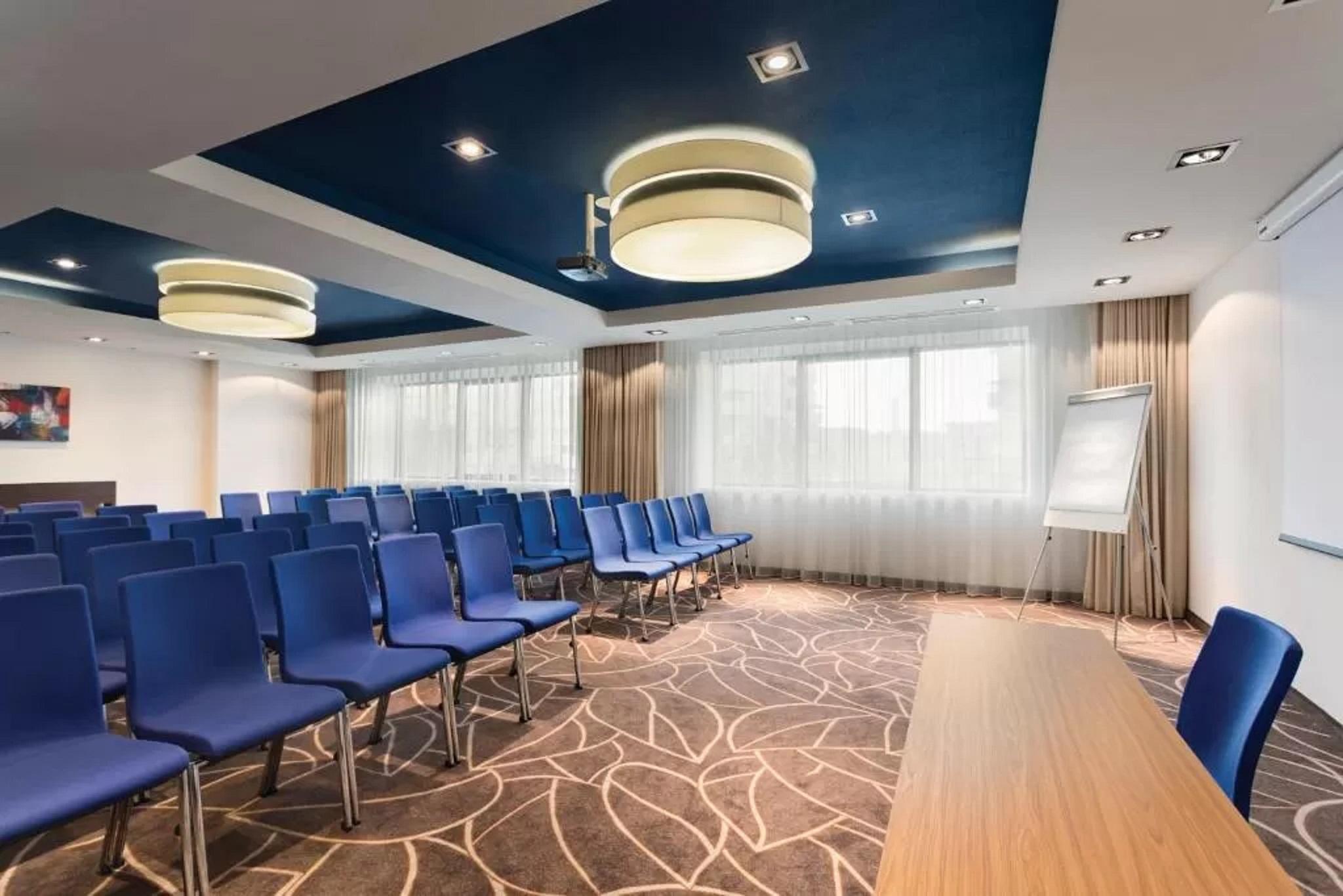 Hotel Ramada Pitesti Piteşti Exterior foto