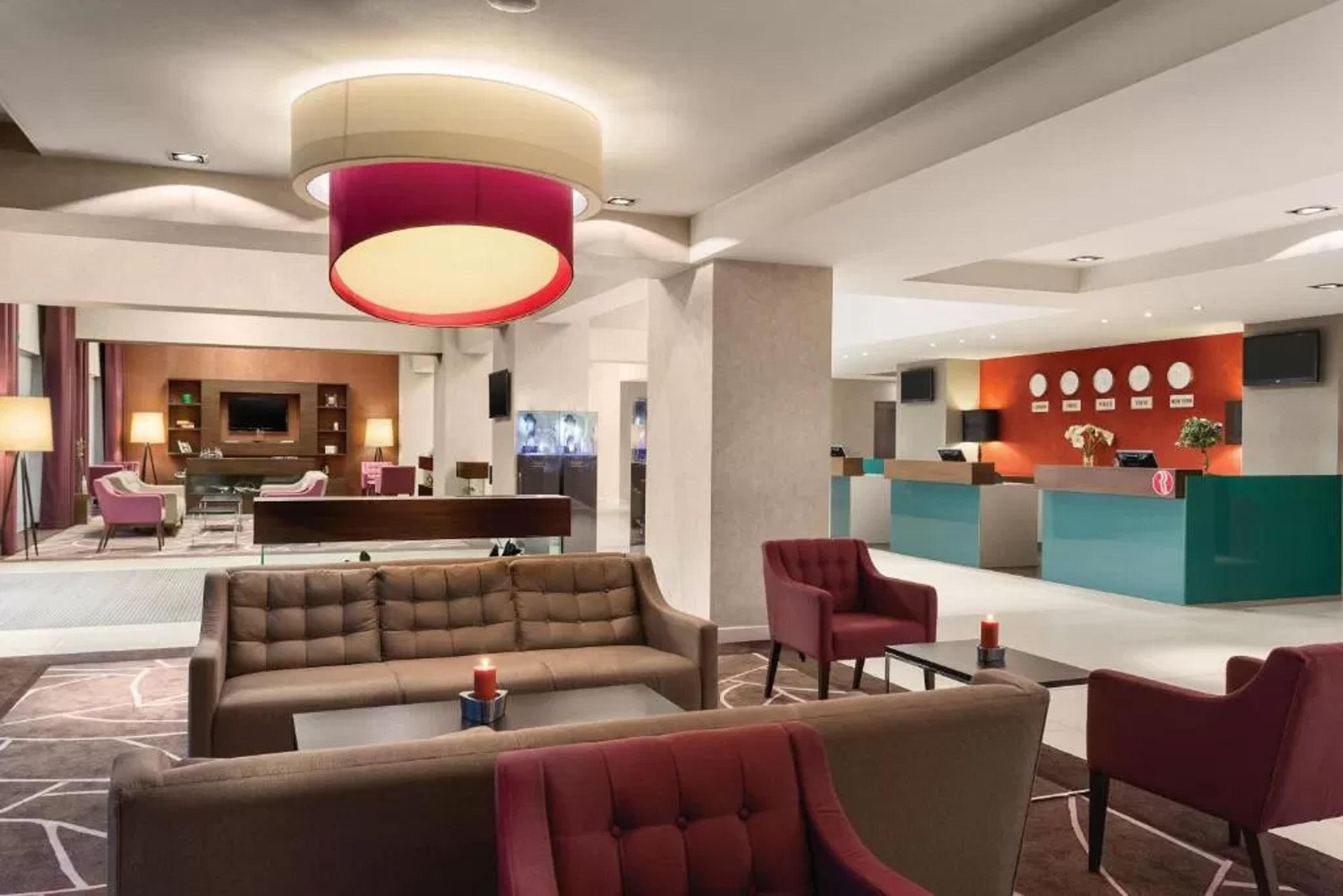 Hotel Ramada Pitesti Piteşti Exterior foto